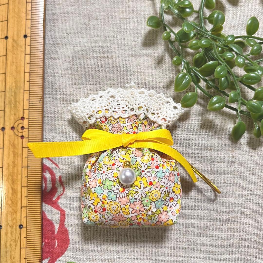 No.2302-29 ミニストラップサシェ（香り袋）春の小花柄＊パール ⑨