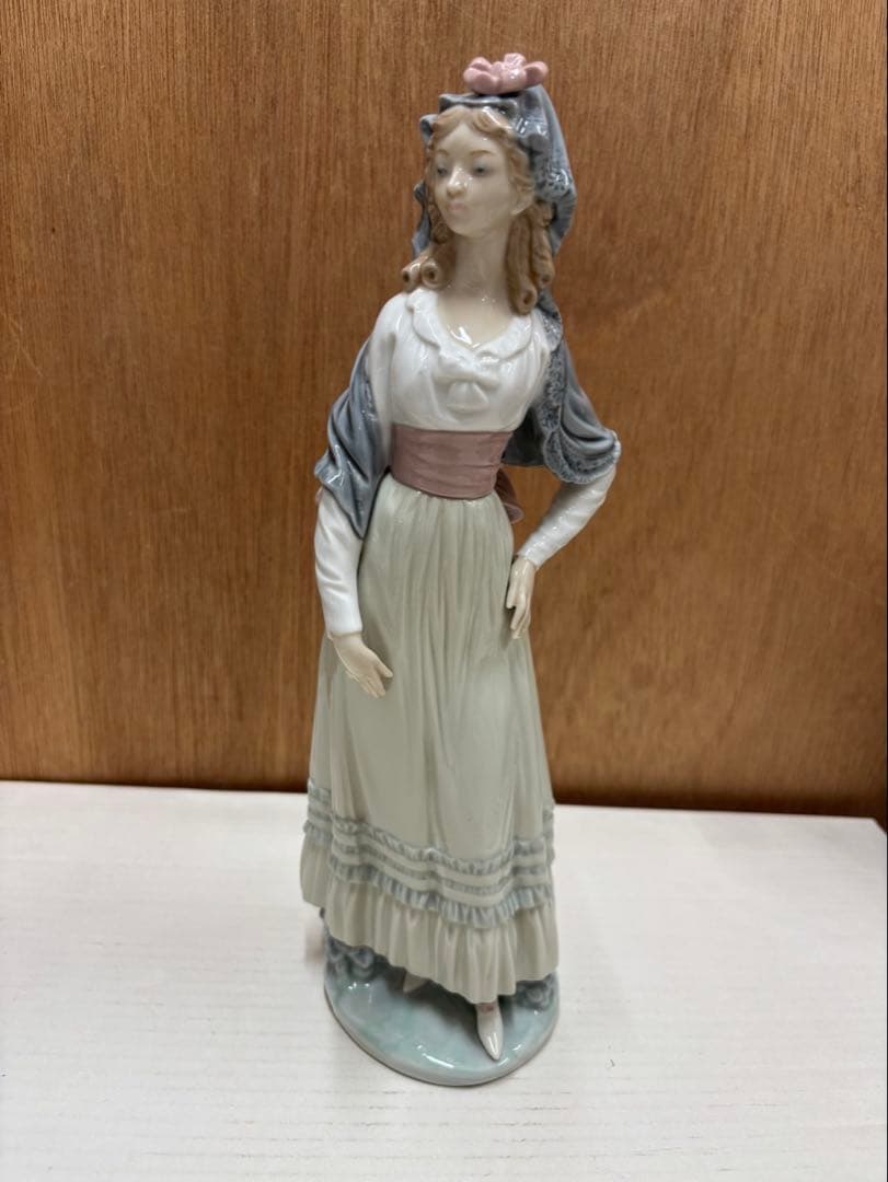 リアドロ ドレス レディ フィギュア 1個