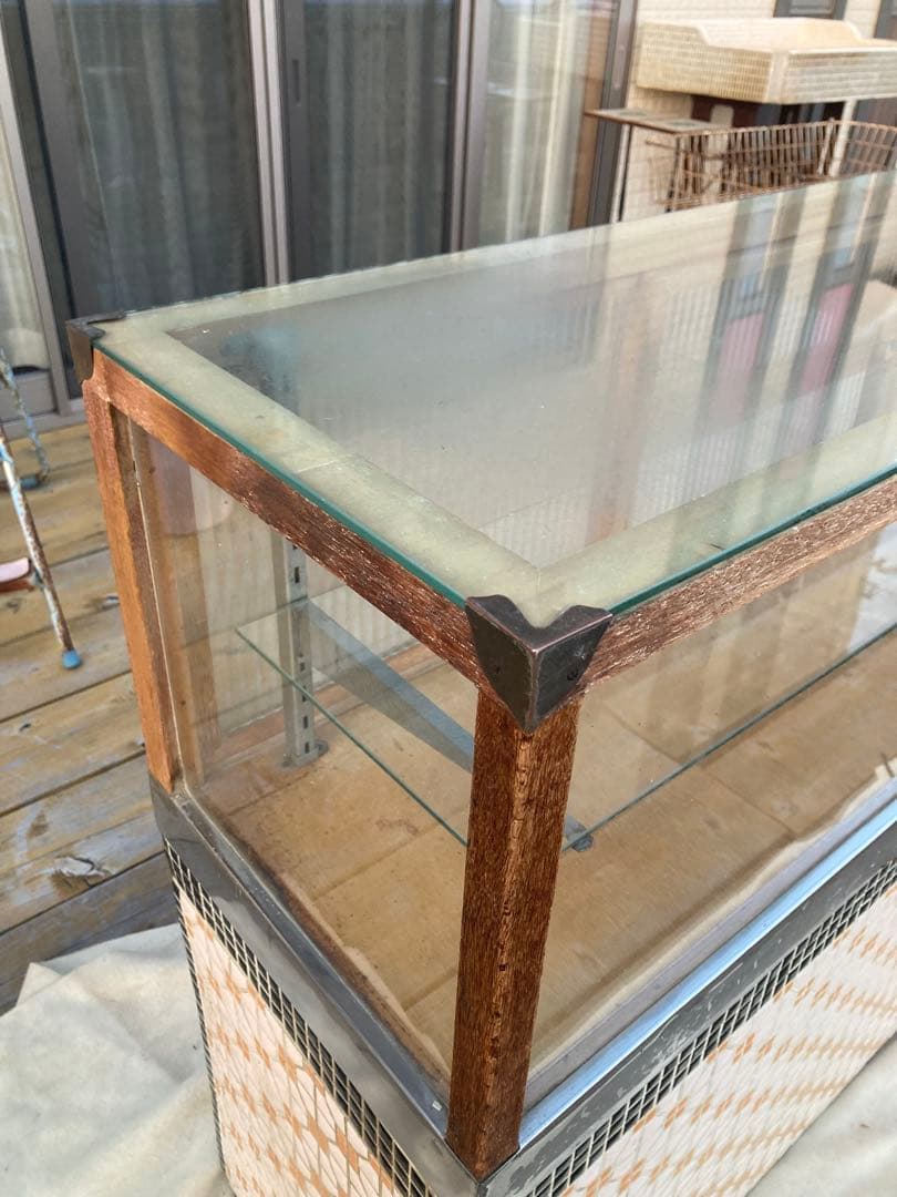 昭和レトロ　たばこ屋ガラスショーケース　タイル貼り、背面ガラス引戸　中棚1段