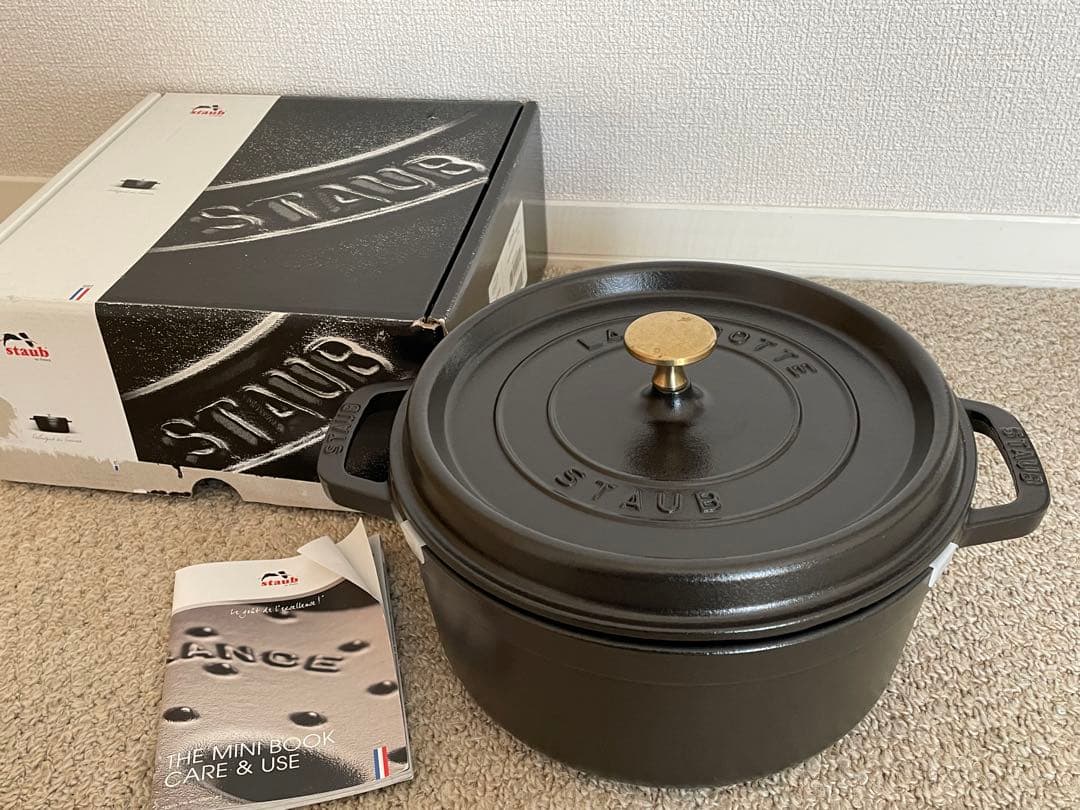 staub ストウブ　ココットラウンド　24cm 黒　ブラック