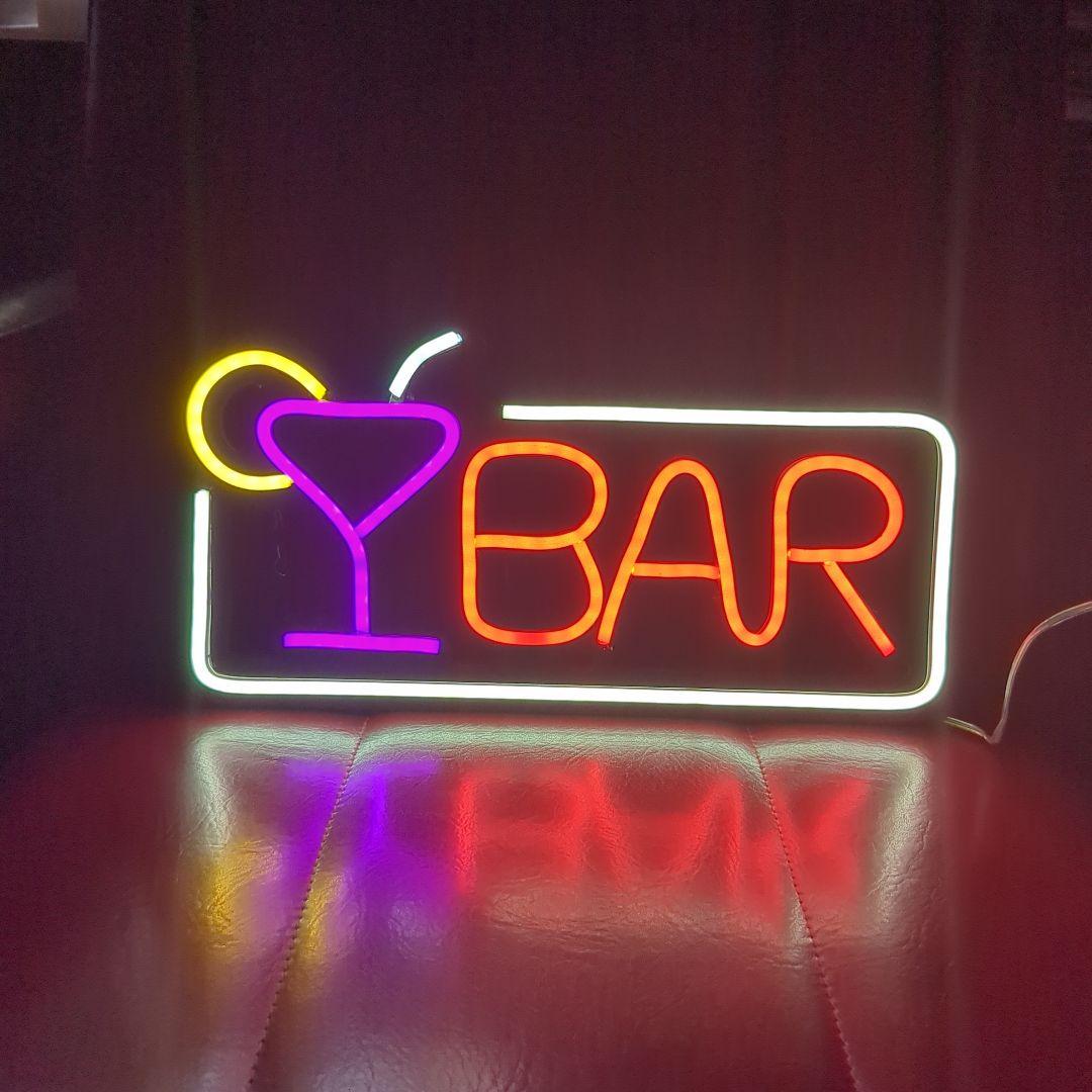 室内照明　BARとカクテルグラスのネオン