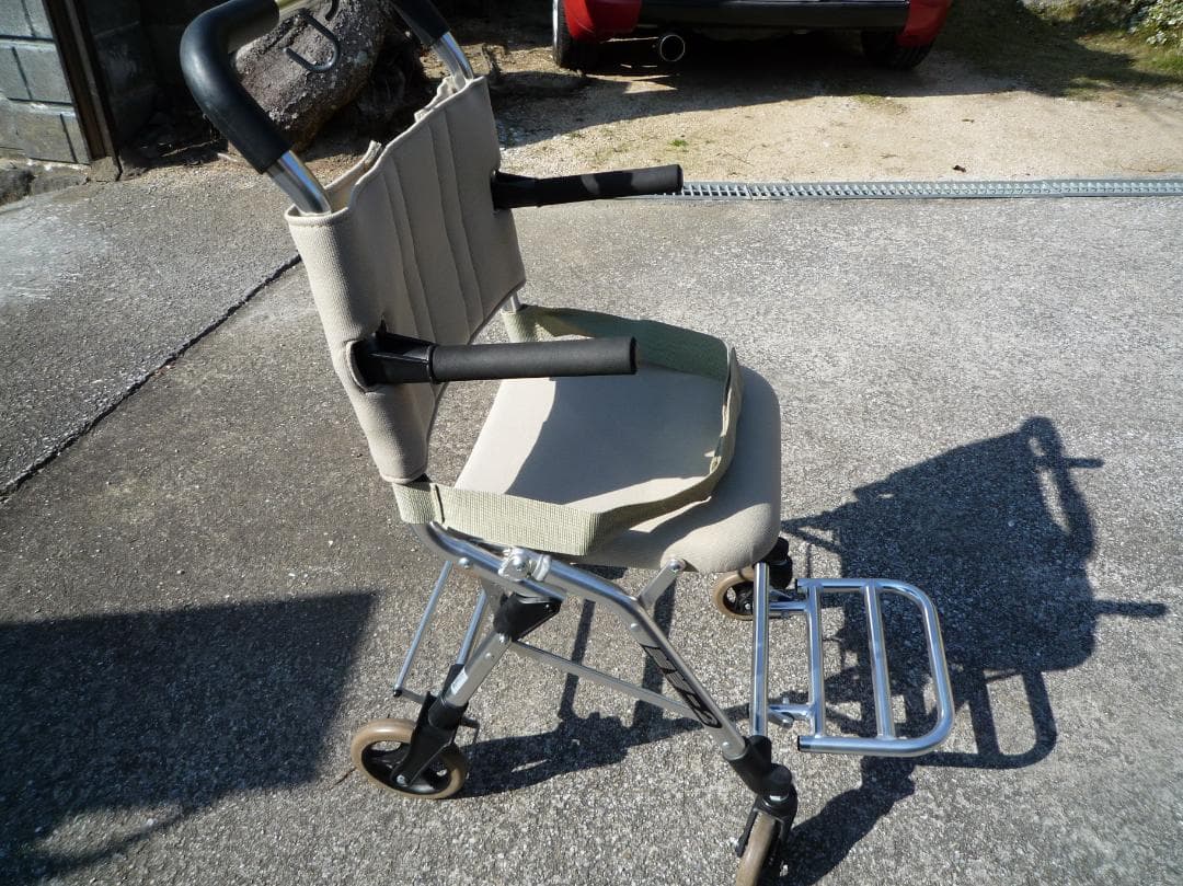 美品　軽量コンパクト折り畳み携帯車いす　ＭＶ-2　松永製作所（送料込）