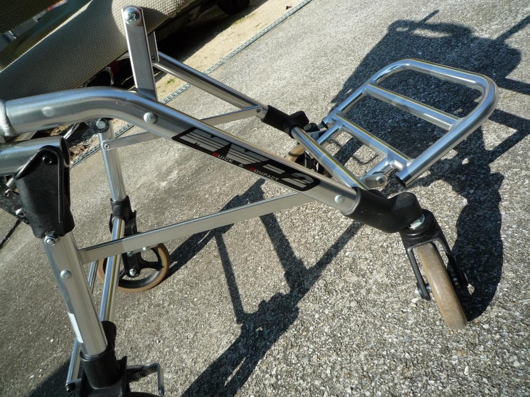 美品　軽量コンパクト折り畳み携帯車いす　ＭＶ-2　松永製作所（送料込）