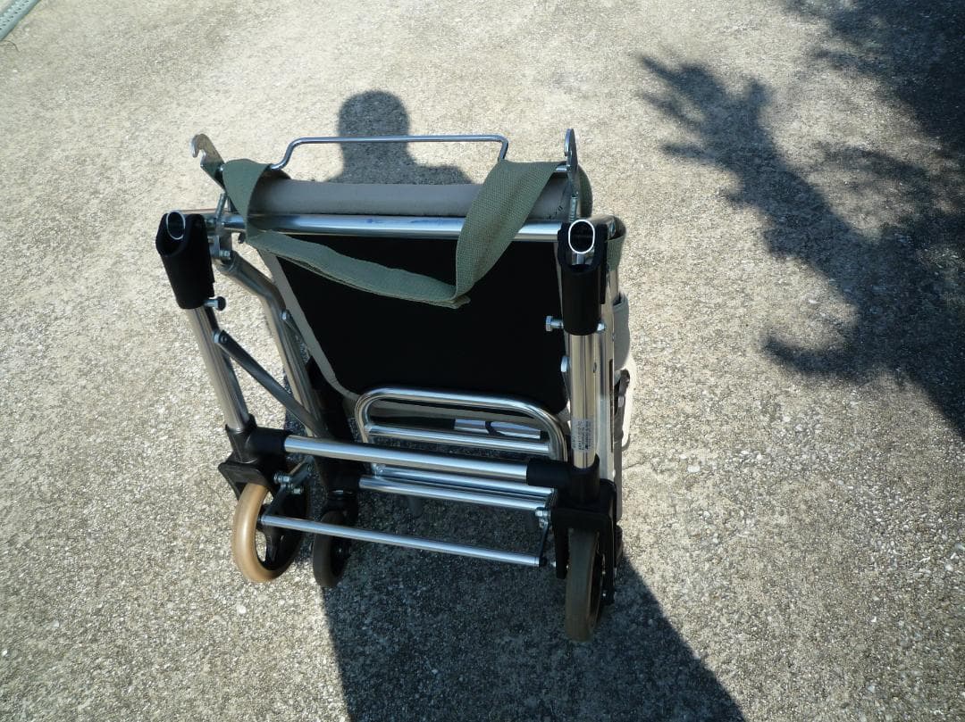 美品　軽量コンパクト折り畳み携帯車いす　ＭＶ-2　松永製作所（送料込）
