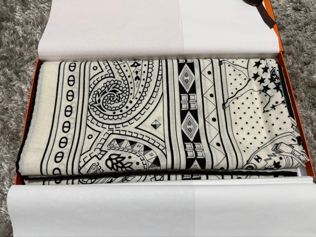 【新品未使用】エルメス　カレジェアンカシシル　バンダナ　シュヴァル・ドゥ・クール