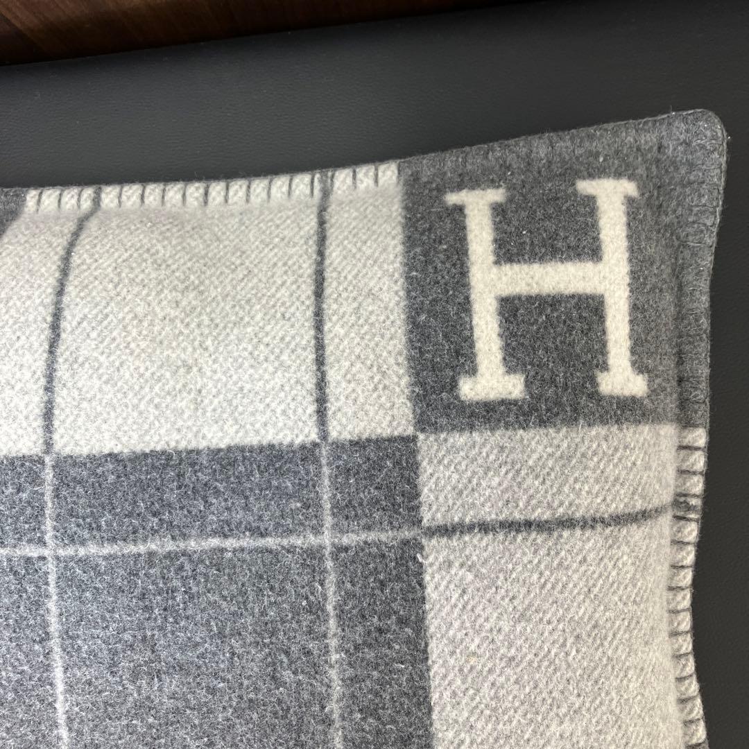 エルメス アヴァロン3 クッション　グレー