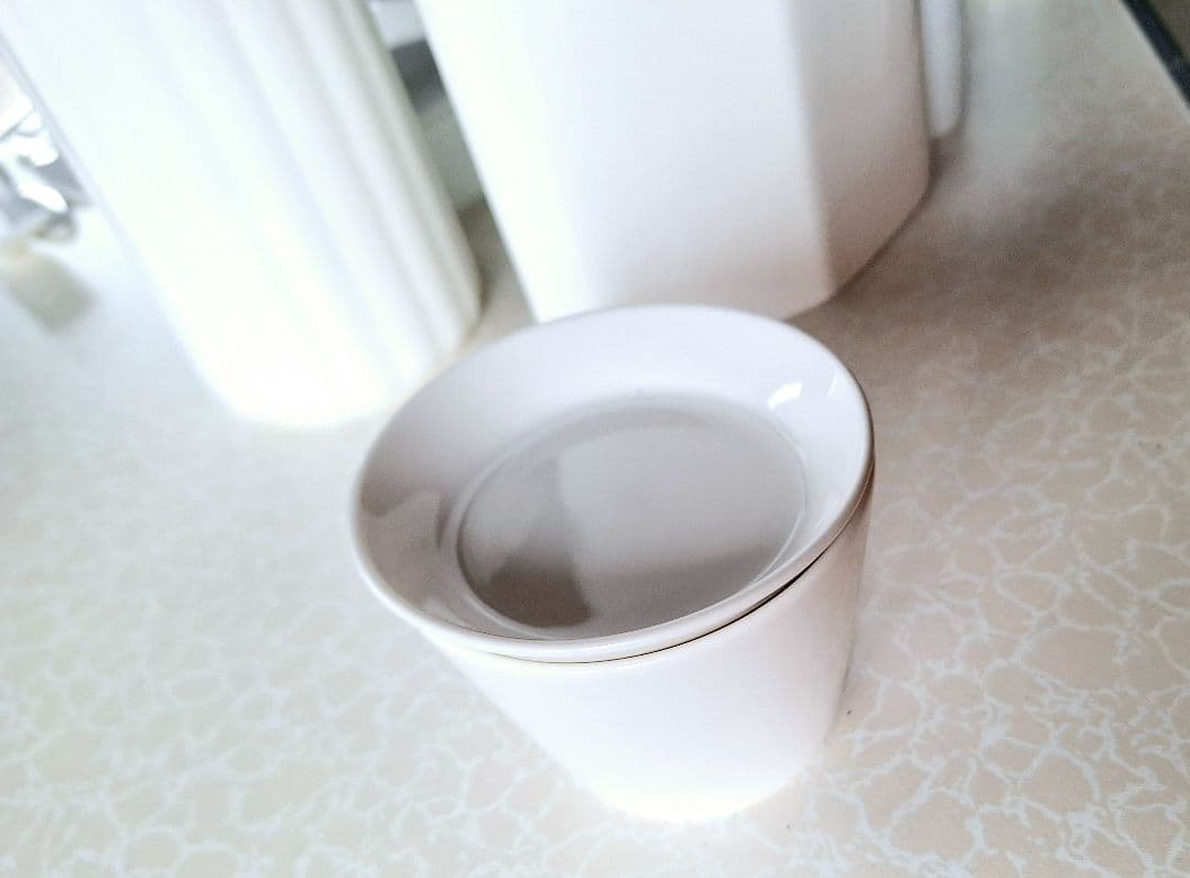 合計40点　珍しい白磁　ソープ　歯ブラシ　花瓶　蓋付き小物入れなどなど