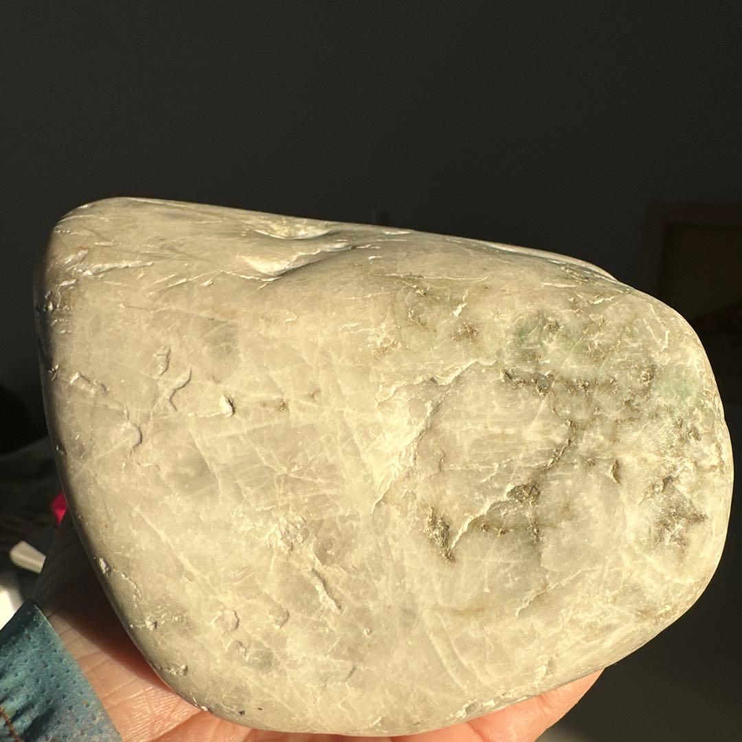 【特大】糸魚川翡翠　1508g！　うっすらラベと一部に翠　水石