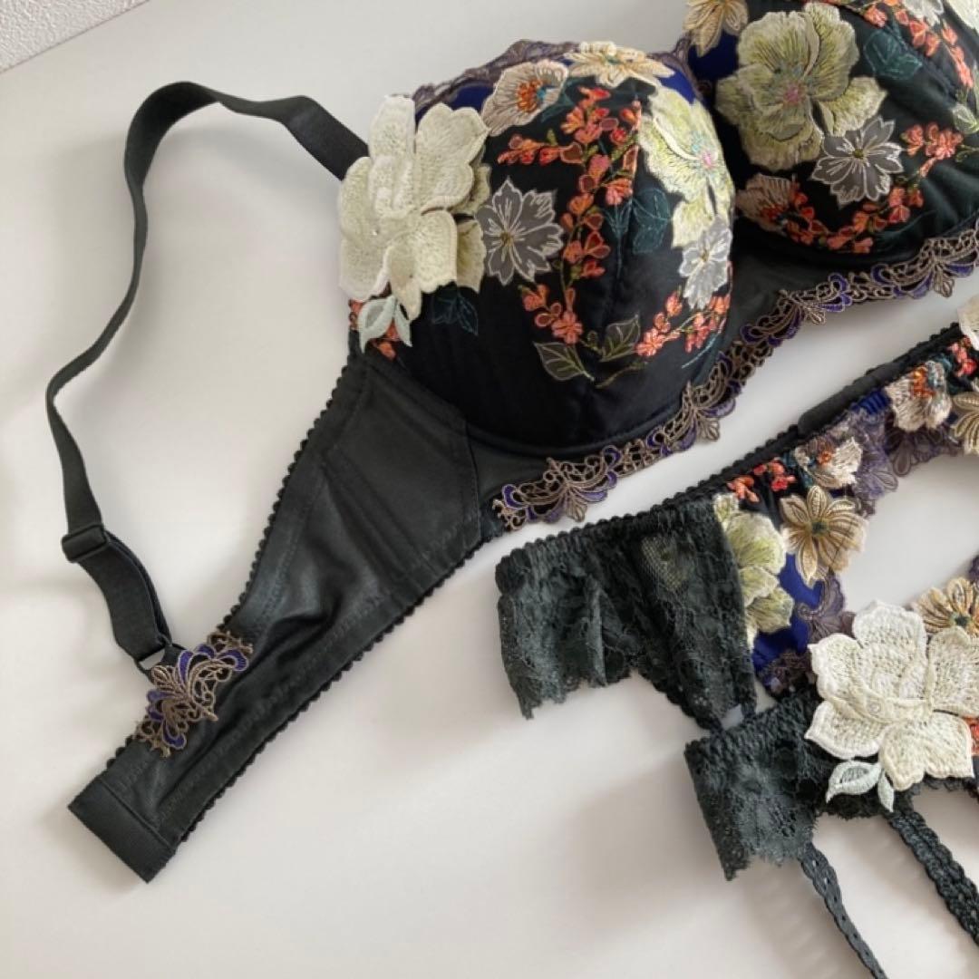 サルート　F70/M/M　GR　93　P-upブラ　ソング　ガーターベルト