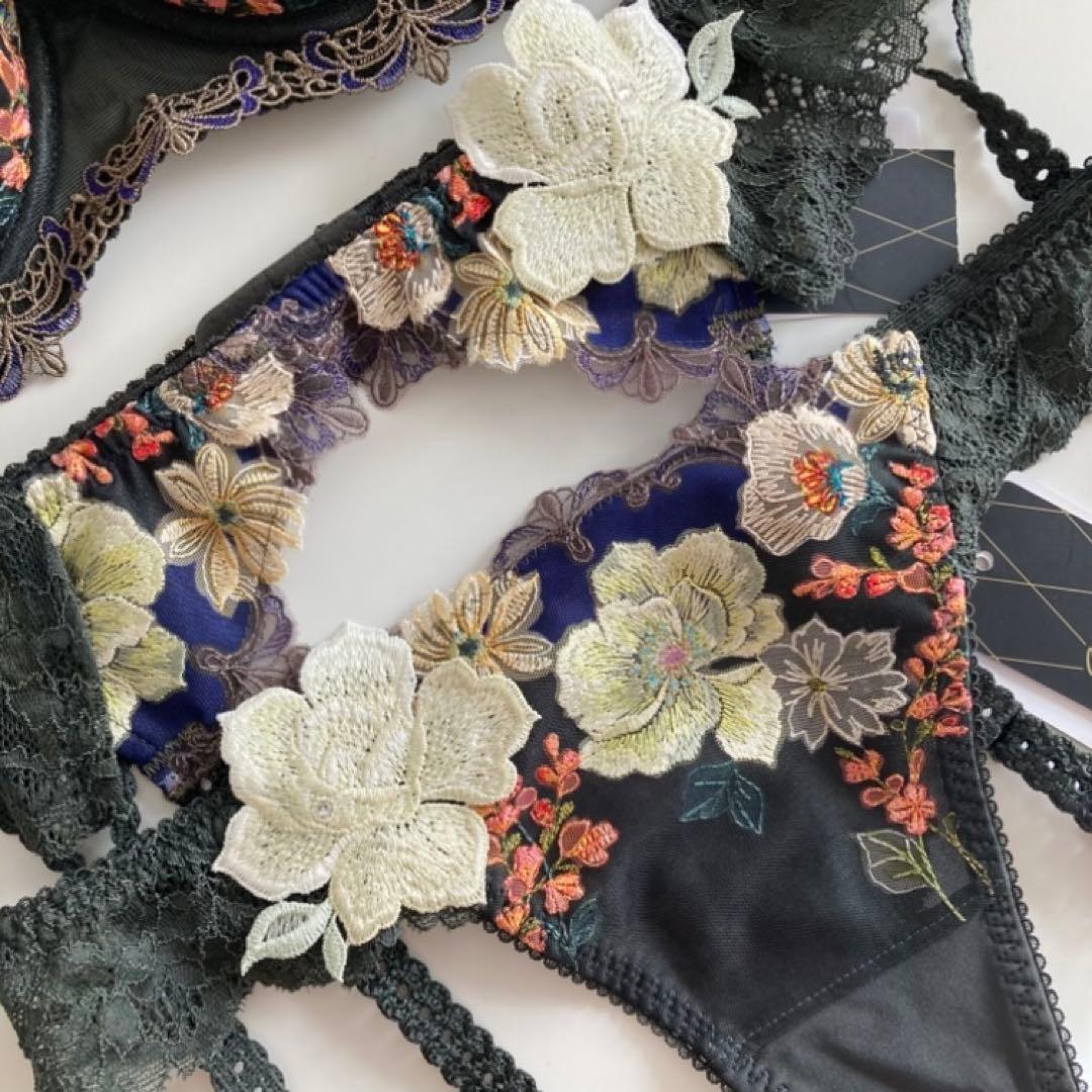 サルート　F70/M/M　GR　93　P-upブラ　ソング　ガーターベルト