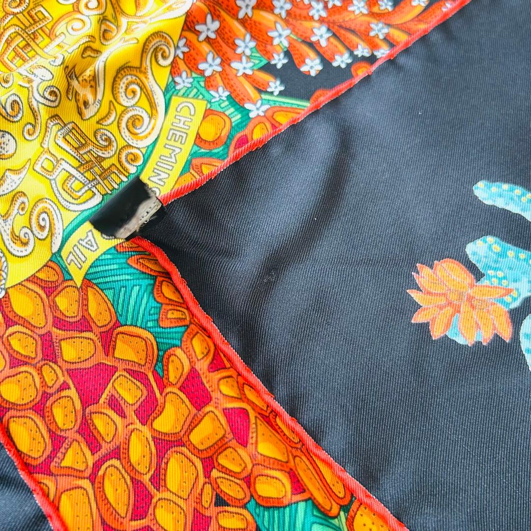 極美品【名品】珊瑚の小道　カレ90　エルメス　HERMES　黒　オレンジ　珊瑚