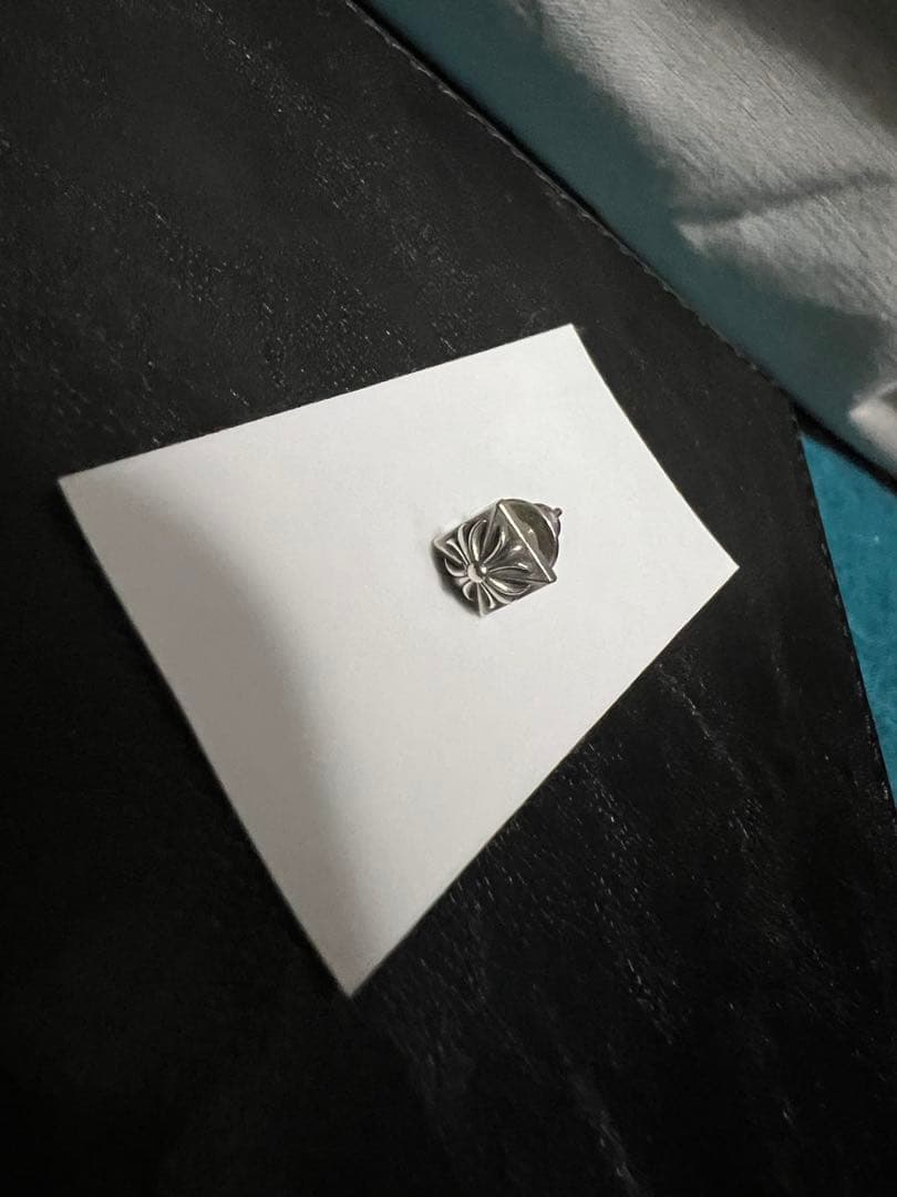 【CHROME HEARTS】クロムハーツ ピアス ピラミッド スタッズ