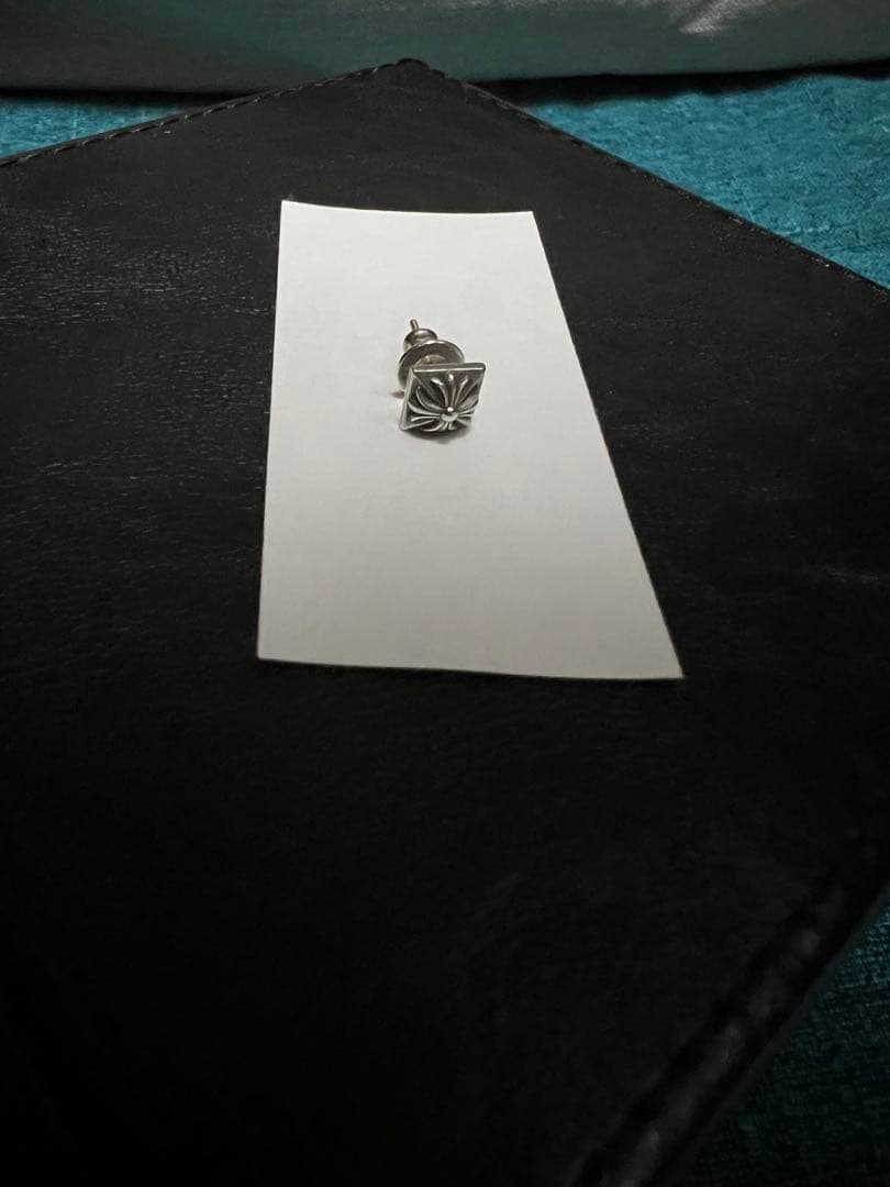 【CHROME HEARTS】クロムハーツ ピアス ピラミッド スタッズ
