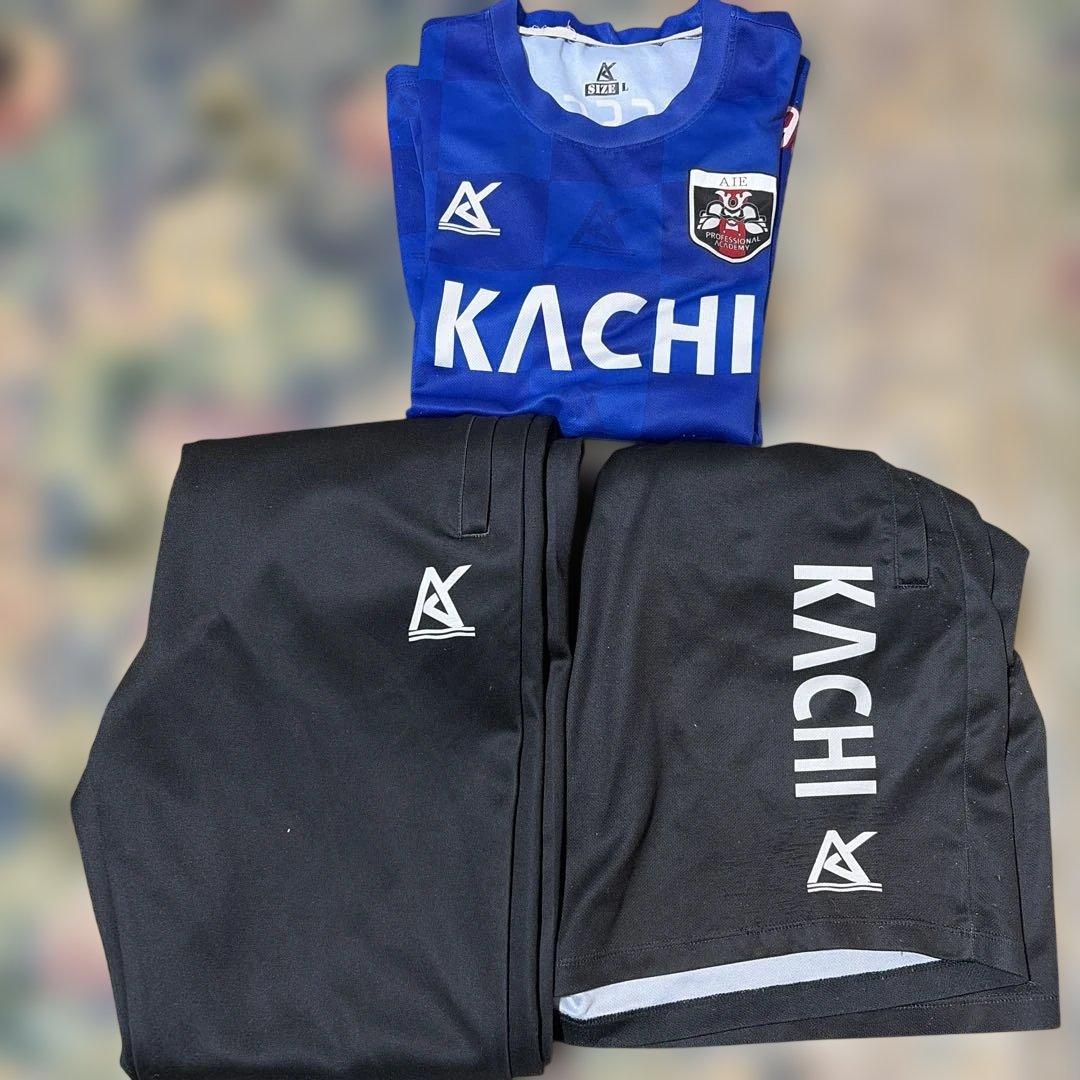 相生学院、AIE国際練習着 青半袖、黒半ズボン、黒長袖