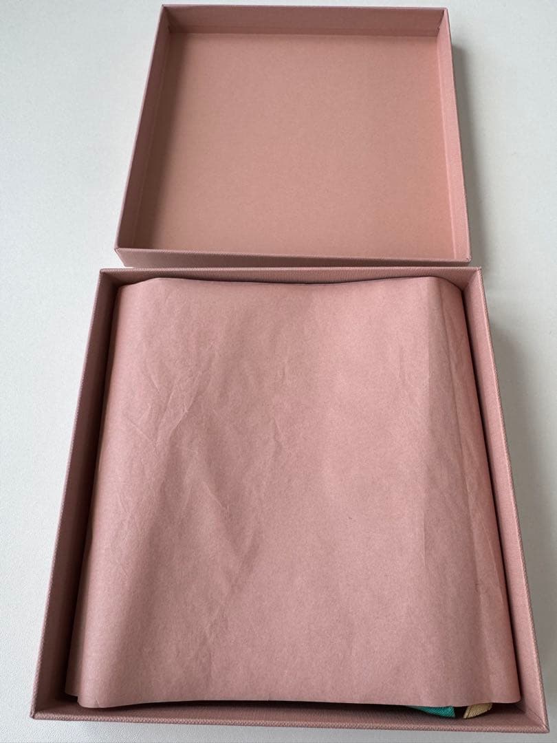 【テ】(miumiu プリントツイルスカーフ　シルク100%