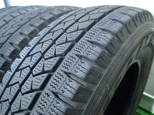 B1028【送料無料】スタッドレスタイヤ 195/80R15 4本セット