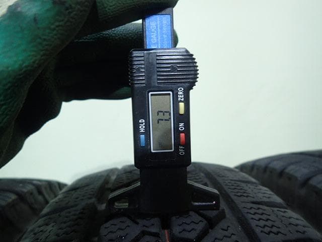 B1028【送料無料】スタッドレスタイヤ 195/80R15 4本セット