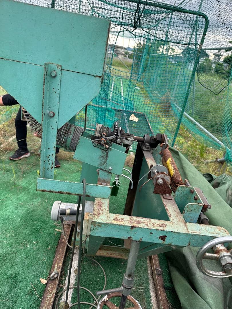 お値下げ！バッティングマシン 硬式、軟式アーム式 中古品　付属品あり