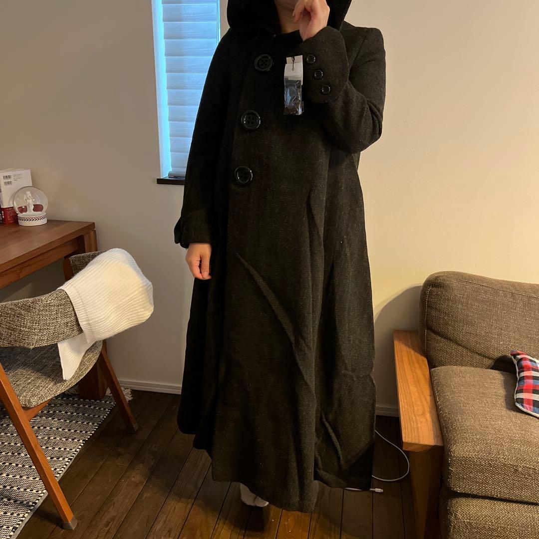 フード付き黒ロングコート