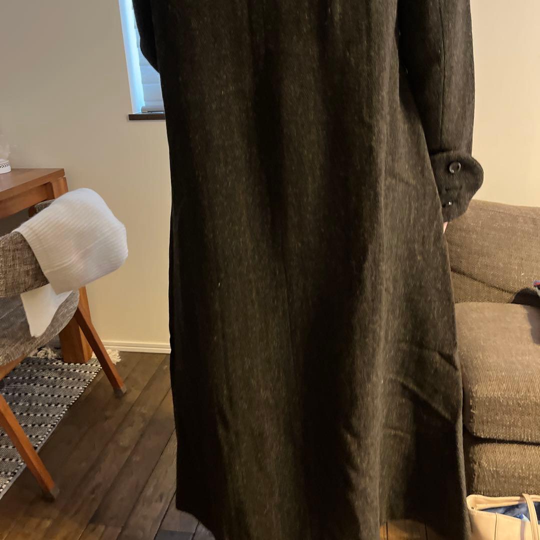 フード付き黒ロングコート