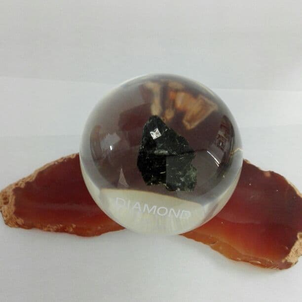 ダイヤモンドとメノウの台座