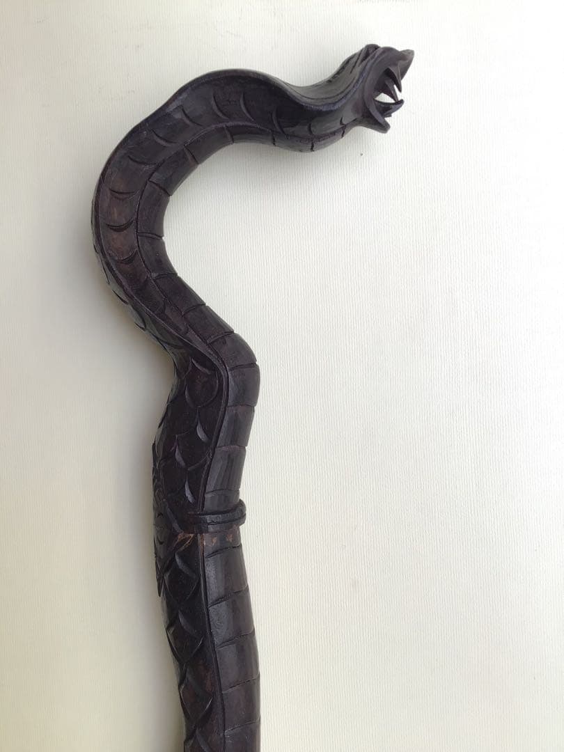 「SALE‼️」　杖 コブラ模り　木彫り [約H 98cm]