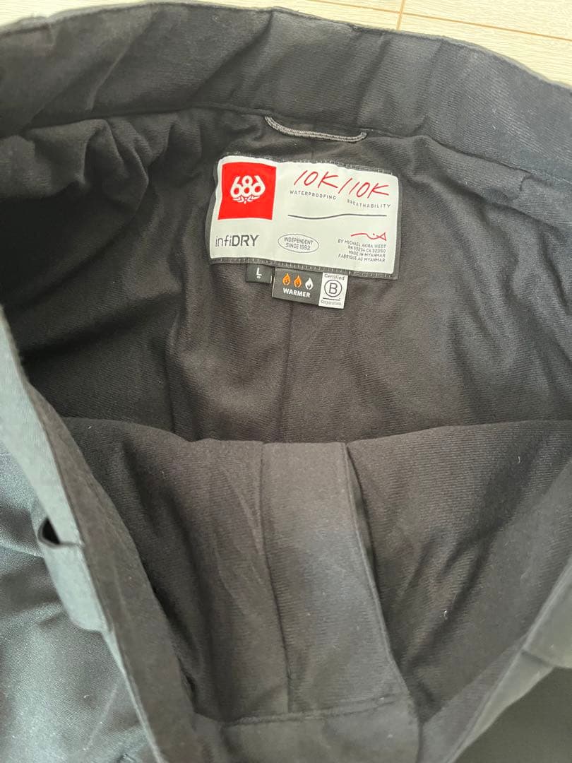 686（シックスエイトシックス）のスノーボードウェアセットアップ　新品未使用　L