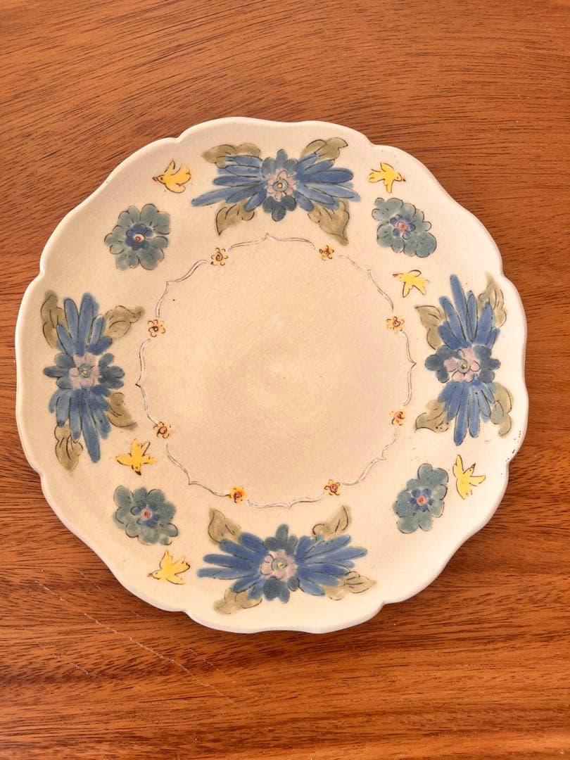 増山文さん　青い花と蝶の装飾皿　2枚セット　直径21センチ