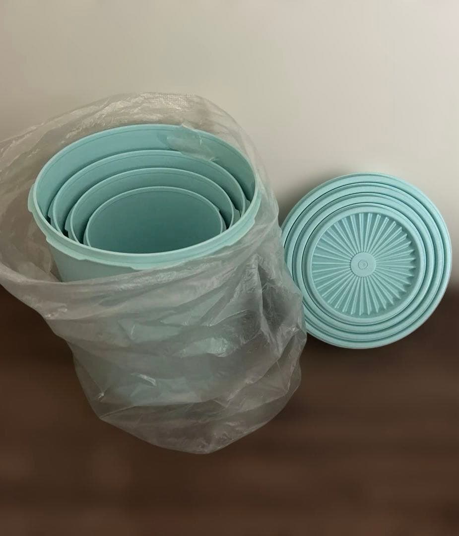 タッパーウエア　密閉保存容器4個セット