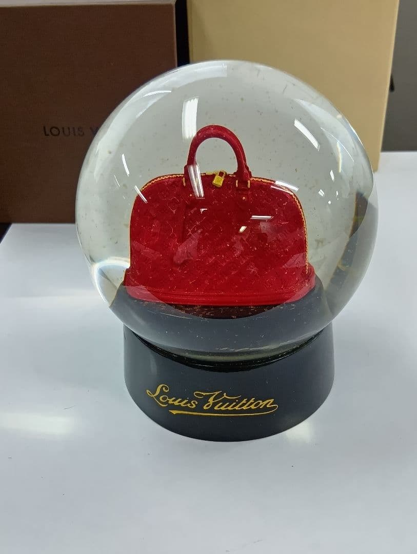 284 Louis Vuitton ルイヴィトン 赤いバッグ スノードーム
