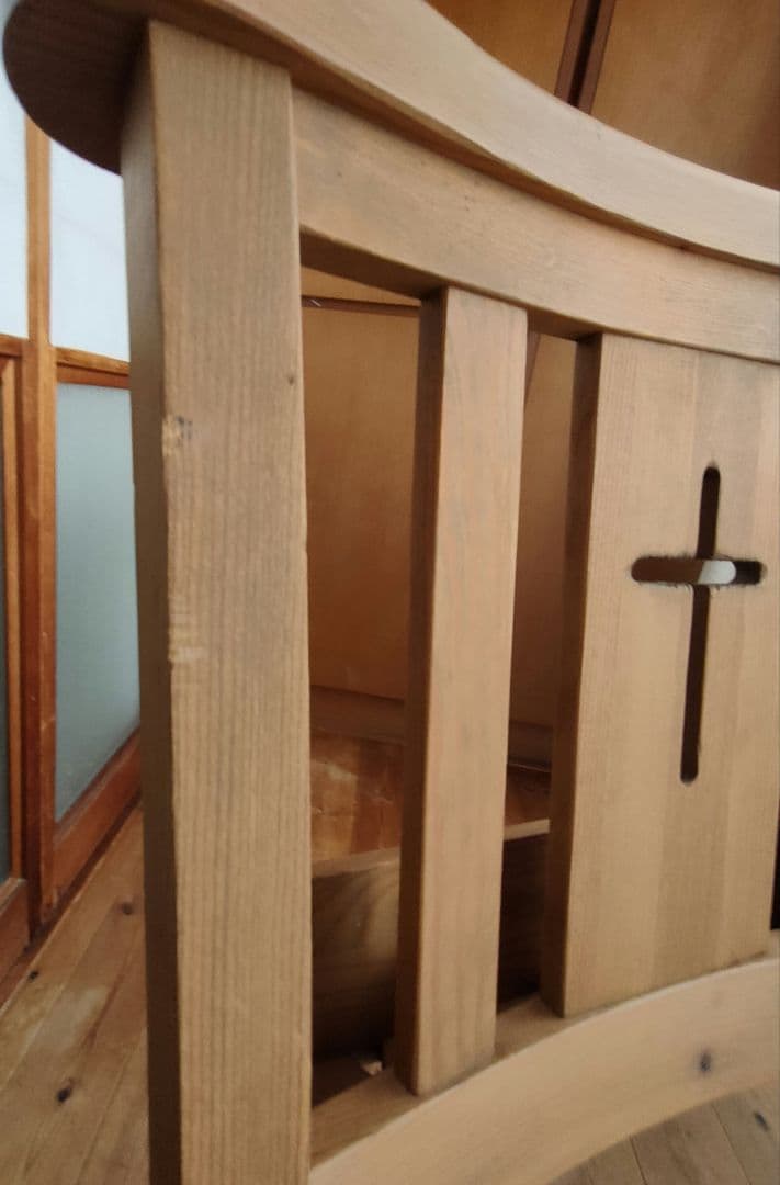 neko69になります。 アンティーク調　チャーチチェア　教会　椅子