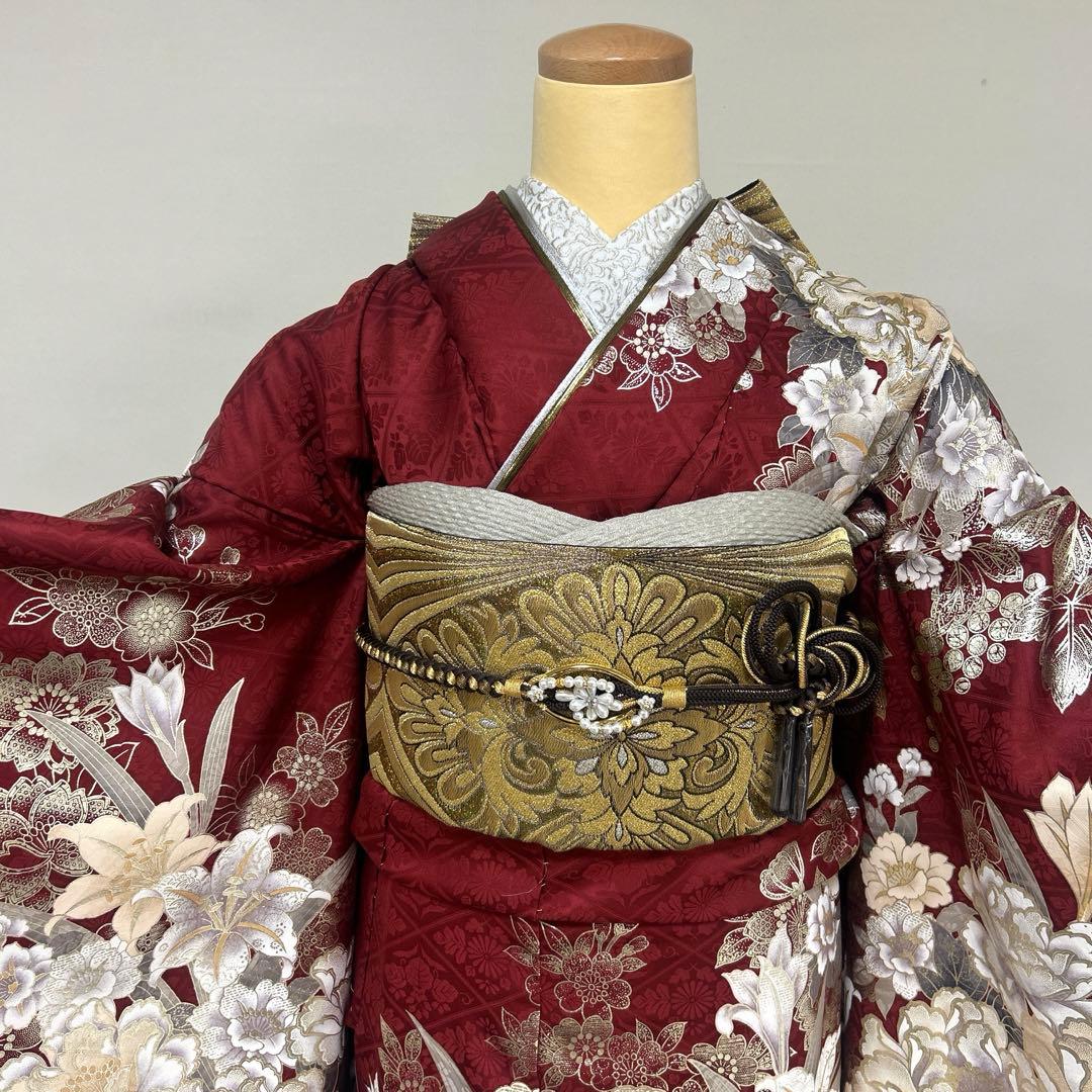 ゴージャス　エンジの牡丹に百合の金彩振袖フルセット
