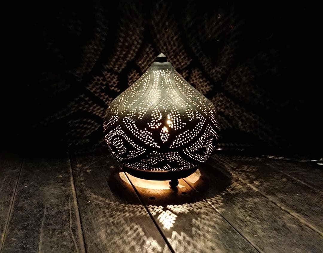 フロアランプ　たまねぎ型　メタル　ブラック