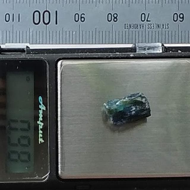 0.98g　インディゴライト　鉱物標本　原石　トルマリン