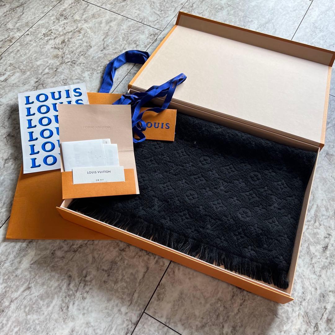 人気❗️新品箱紙袋付❗️LVロゴマフラー✨ヴィトンマフラー❗️ヴィトン　マフラー