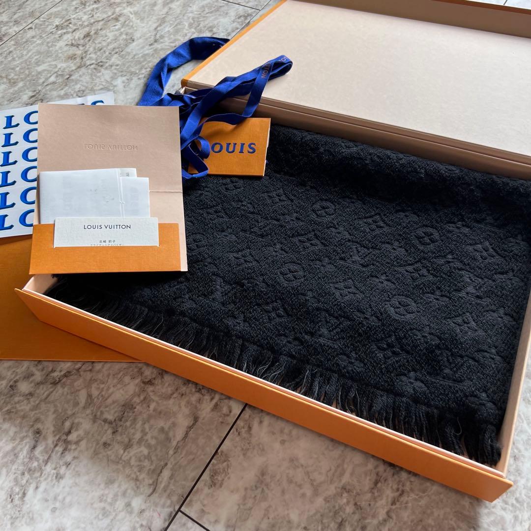 人気❗️新品箱紙袋付❗️LVロゴマフラー✨ヴィトンマフラー❗️ヴィトン　マフラー