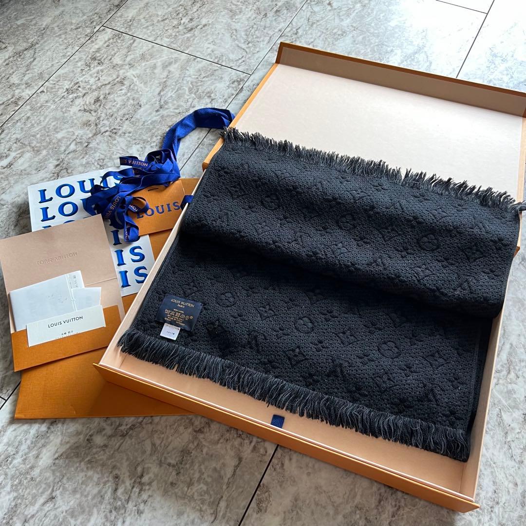 人気❗️新品箱紙袋付❗️LVロゴマフラー✨ヴィトンマフラー❗️ヴィトン　マフラー