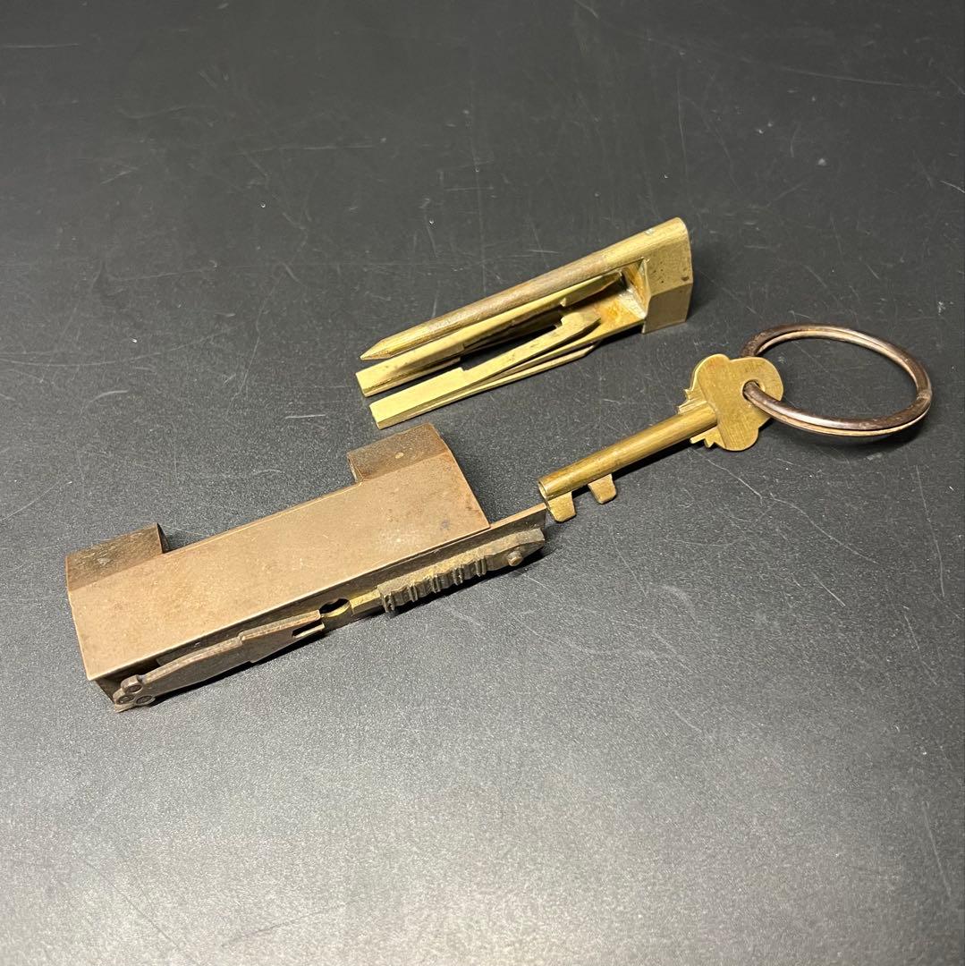 ◎古道具 庵々◎清末〜民国期 真鍮製カラクリ錠前 剣文様 ビットキー付◎珍品中国