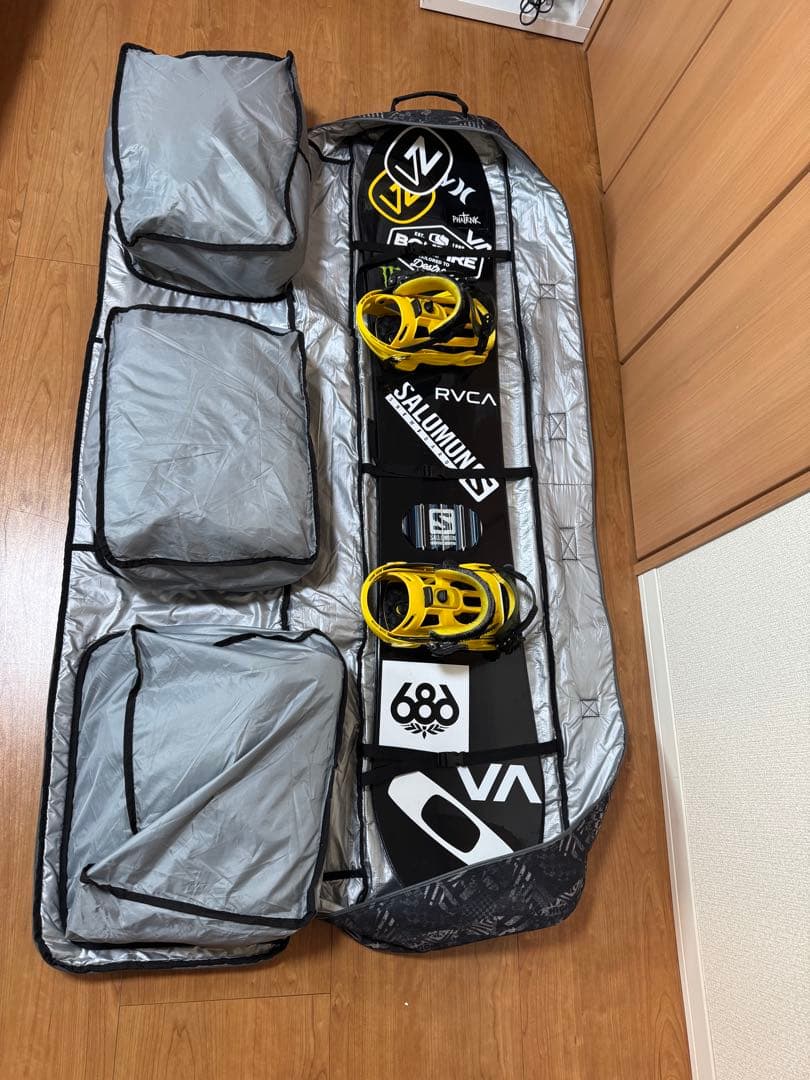 スノーボードセット　【ボード、バインディング、ブーツ、ケース】