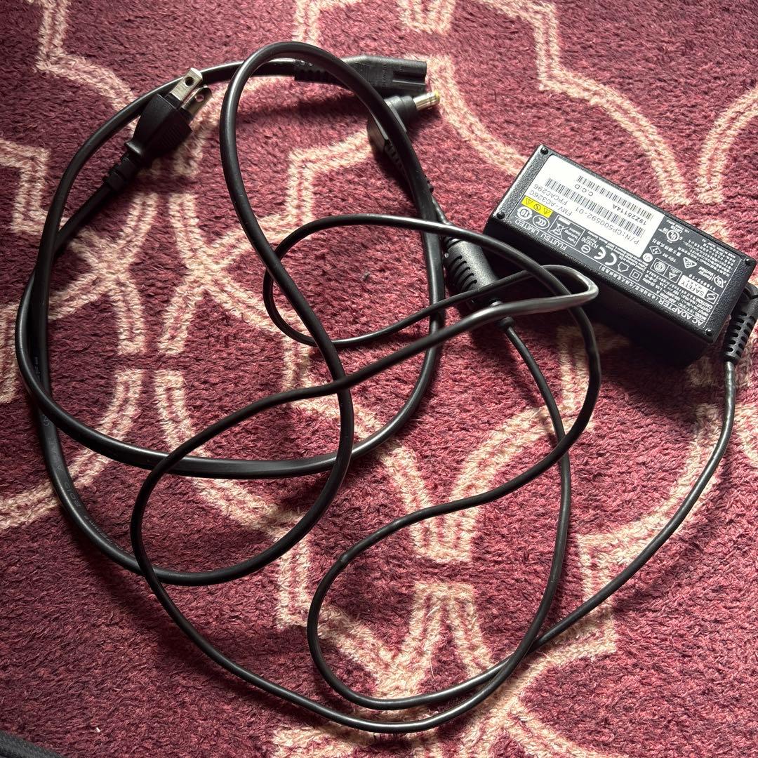 Fujitsu LIFEBOOK UH90/D3 ACアダプタ付き