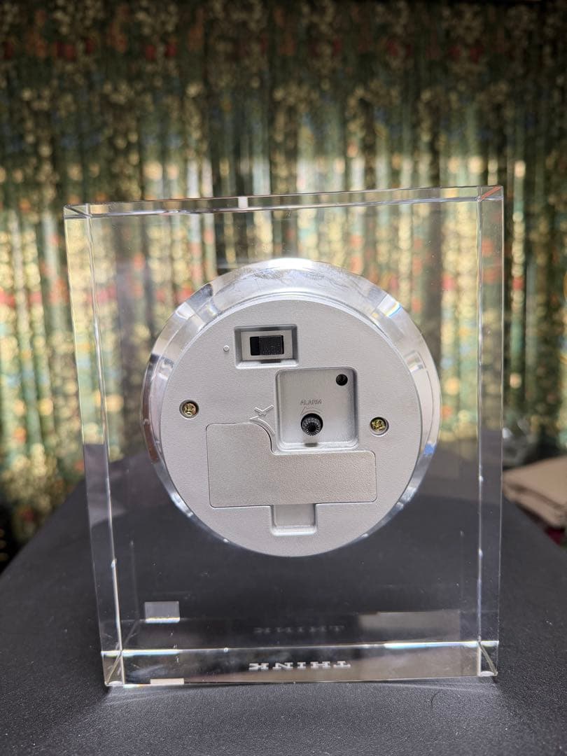 THINK アクリル 置時計 黒/金