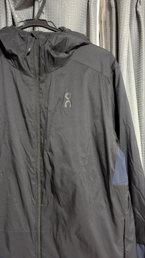 【値下げ】On オン インシュレータージャケット ブラック フード付き