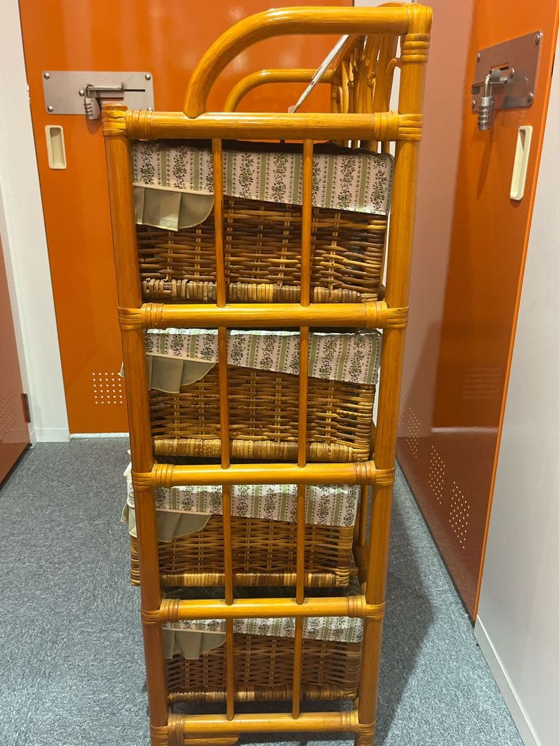 【新品】ラタン　４段ラック　ランドリー　キャスター付　籐家具　レトロ家具