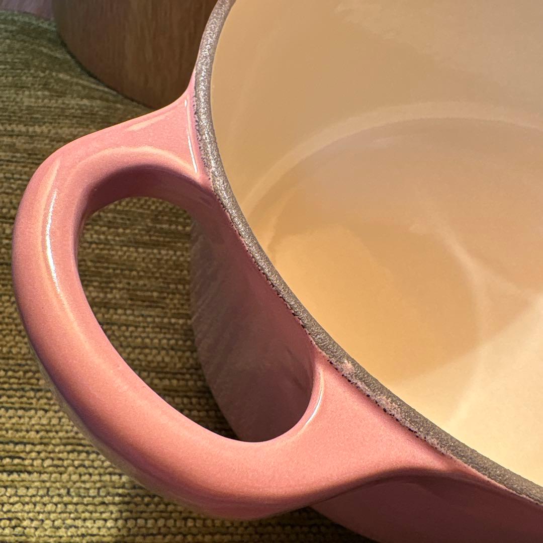 レア　新品未使用ル・クルーゼ　ココット　オーバル　25㎝　シフォン　ピンク