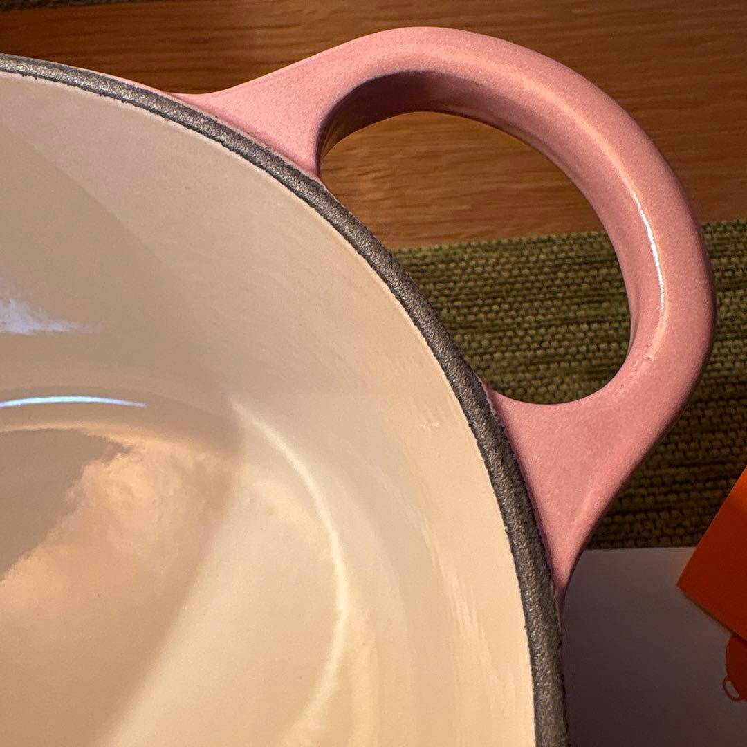 レア　新品未使用ル・クルーゼ　ココット　オーバル　25㎝　シフォン　ピンク