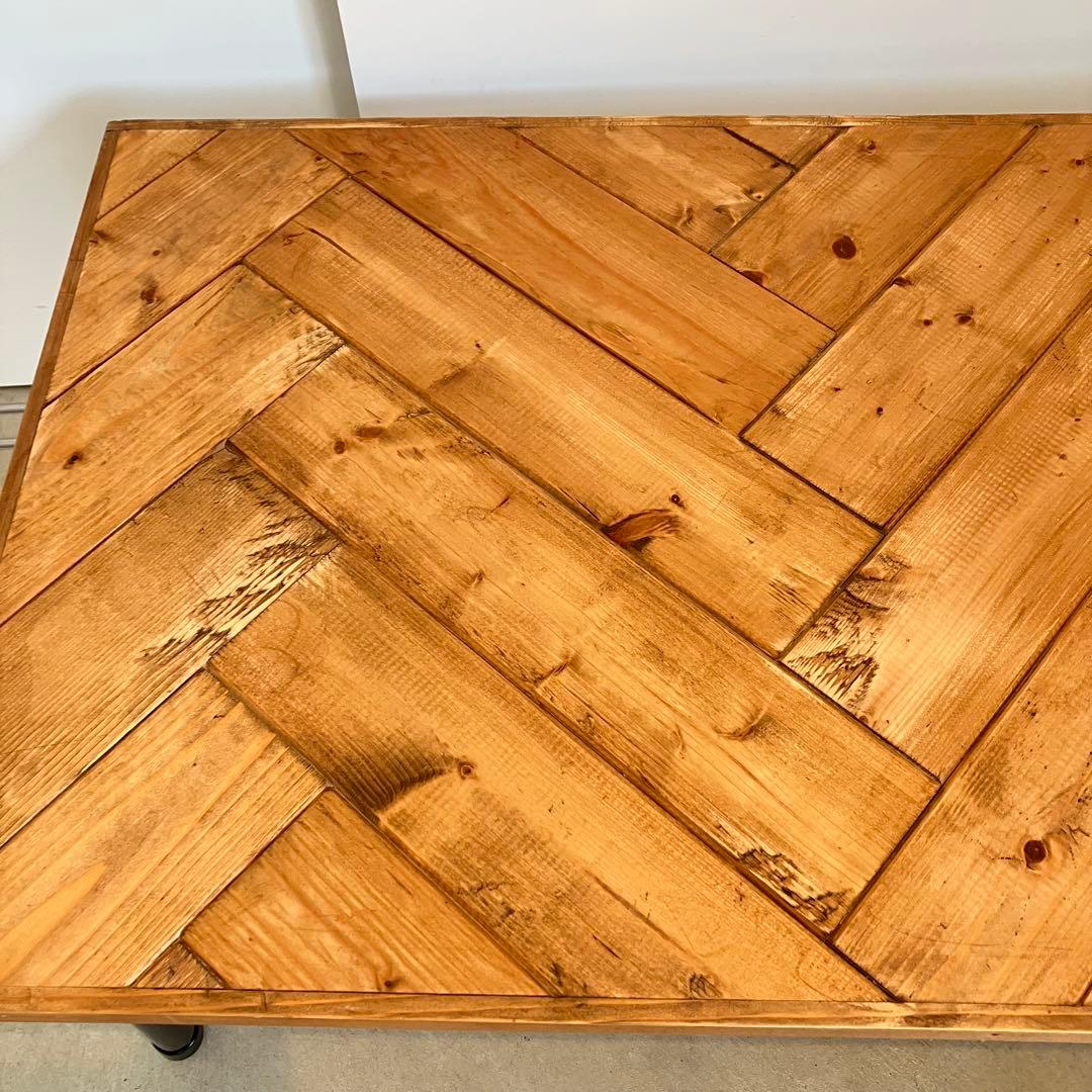 ヘリンボーンの無垢材テーブル【ハンドメイド家具】