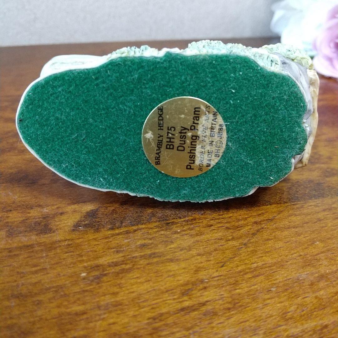 ボーダーファインアーツ ブランブリーヘッジ Dusty pushing Pram