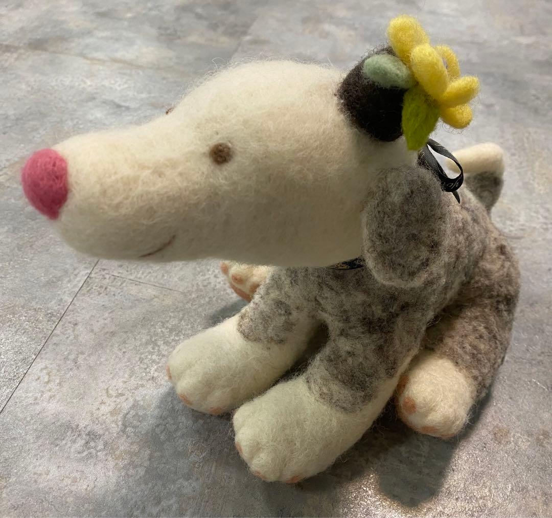 羊毛フェルト　わんちゃん　大きめ