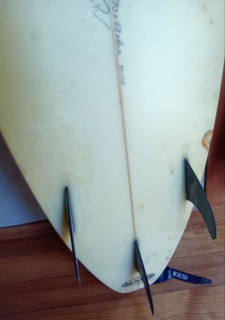 送料込みSOARサーフボード 190cmフィン付き