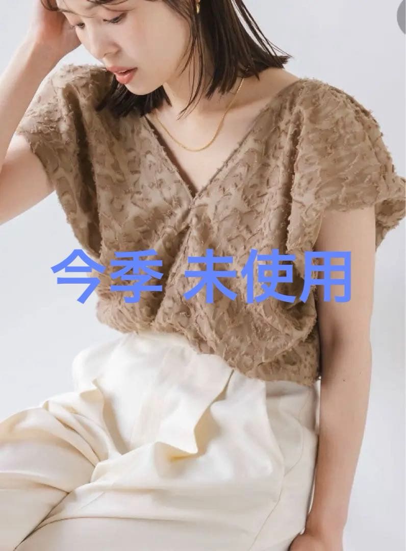 新品未使用⭐︎Noble レオパードジャガードデコルテVブラウス　キャメル